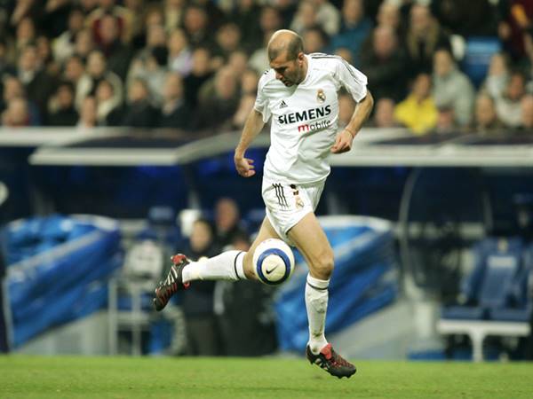 Tiền vệ Zinedine Zidane